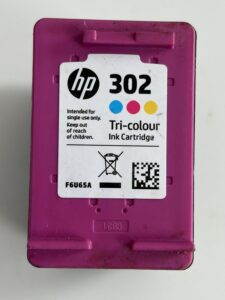 Fotografía del cartucho HP 302 Color en la tarifa de BTR Sostenible